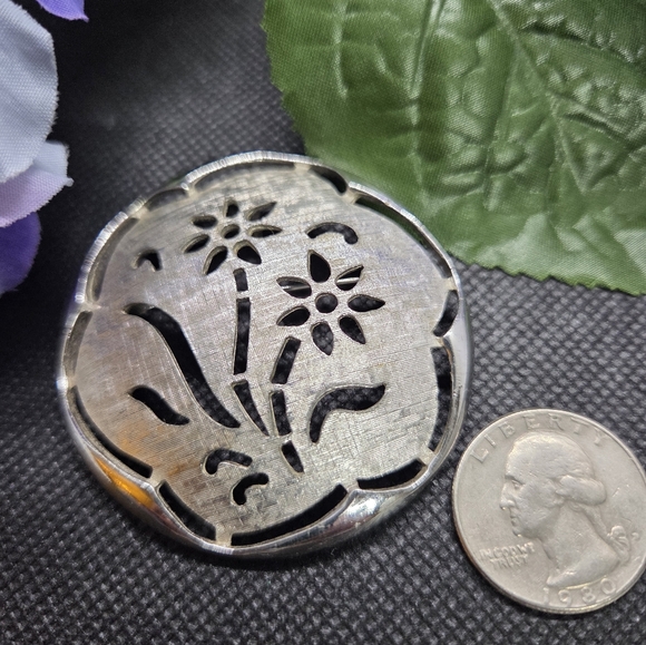 Sarah Coventry Floral Silver Brooch Large - Picture 6 of 6